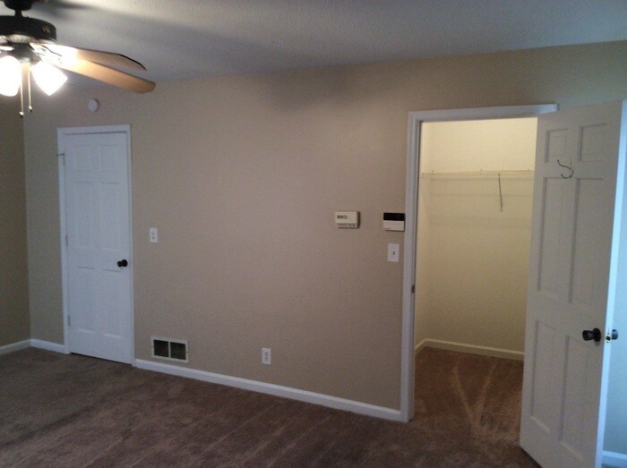 Building Photo - 4944 Tremont Dr NE