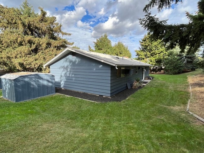 Building Photo - NO RENT UNTIL 2026! Updated home with Large shop!