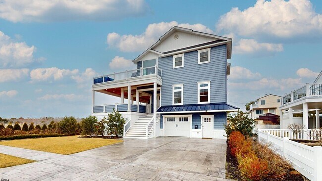 Building Photo - 404 21st St S