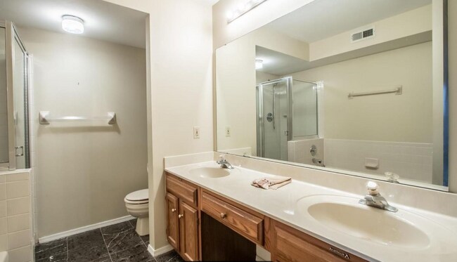 Building Photo - 5196 Hollow Wood Ct