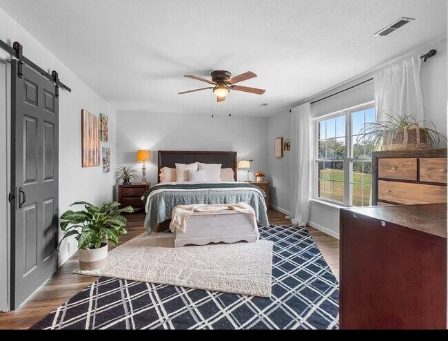 Building Photo - 1405 Prospect Dr