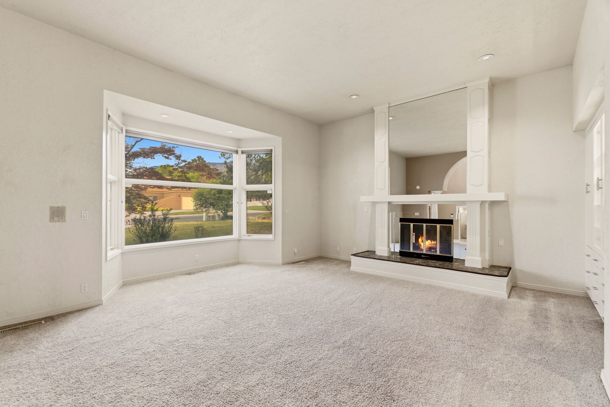 Building Photo - 9706 Tanoan Dr NE