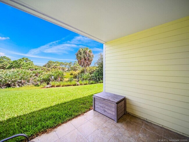 Building Photo - 3455 SW Sawgrass Villas Dr