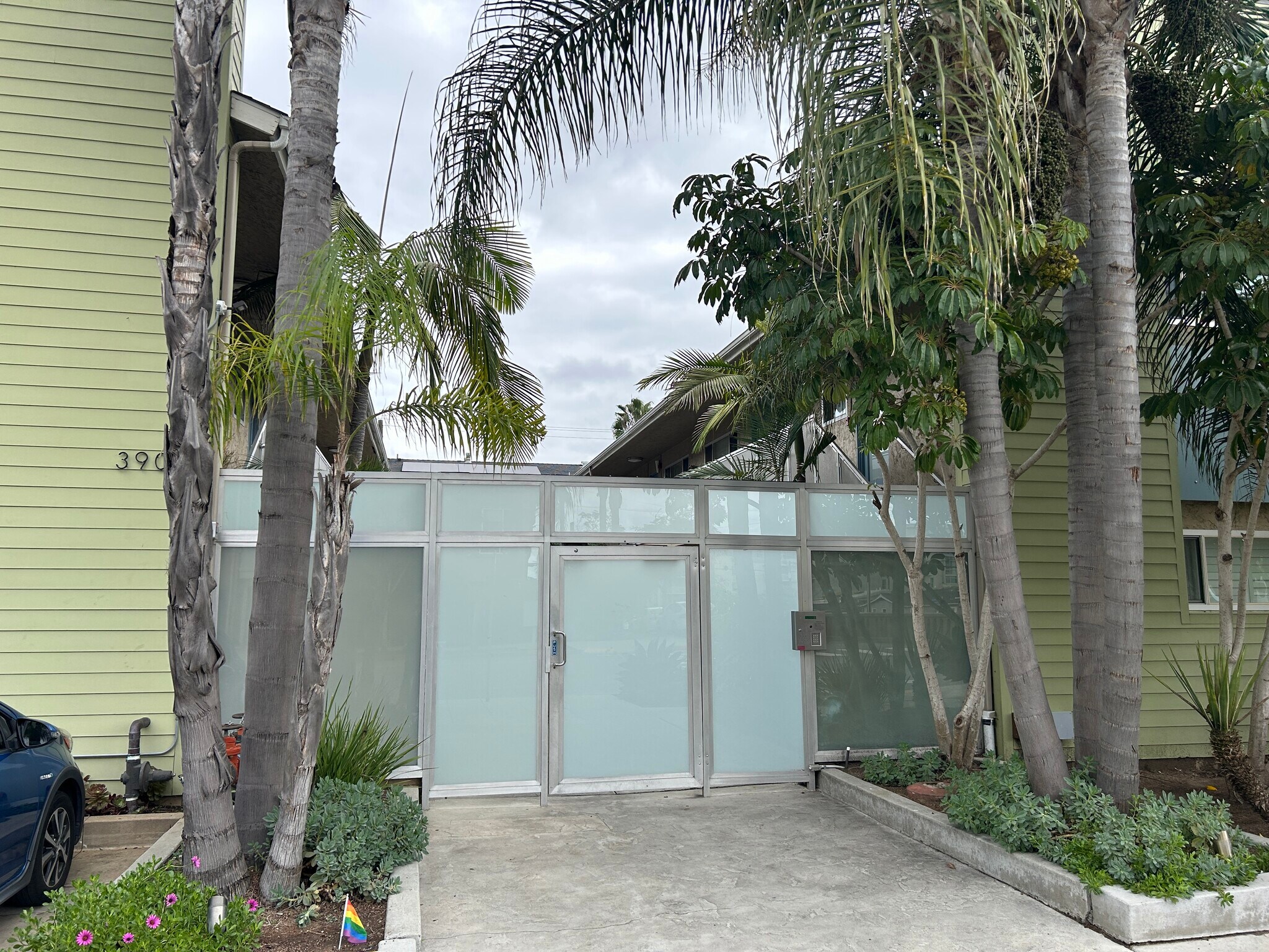 Front Entrance - 3907 Georgia St