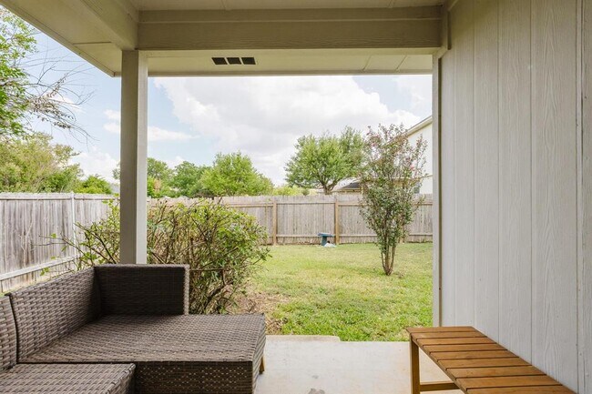 Building Photo - 1409 Molson Lake Dr