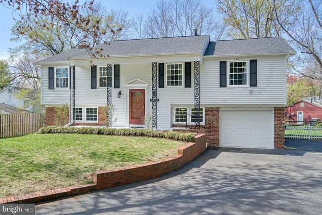 Building Photo - 12805 Point Pleasant Dr