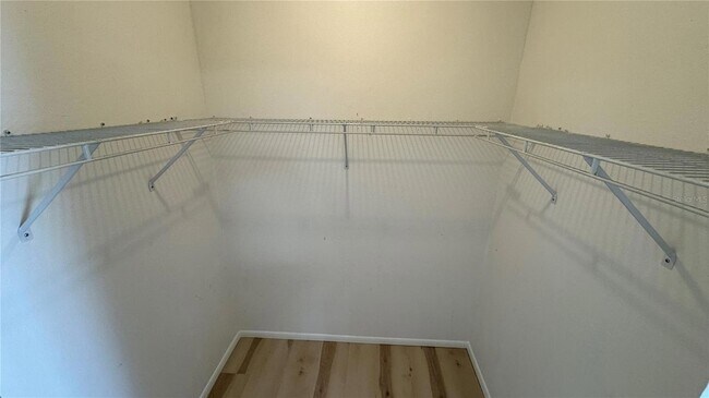 Building Photo - 950 Waterside Ln