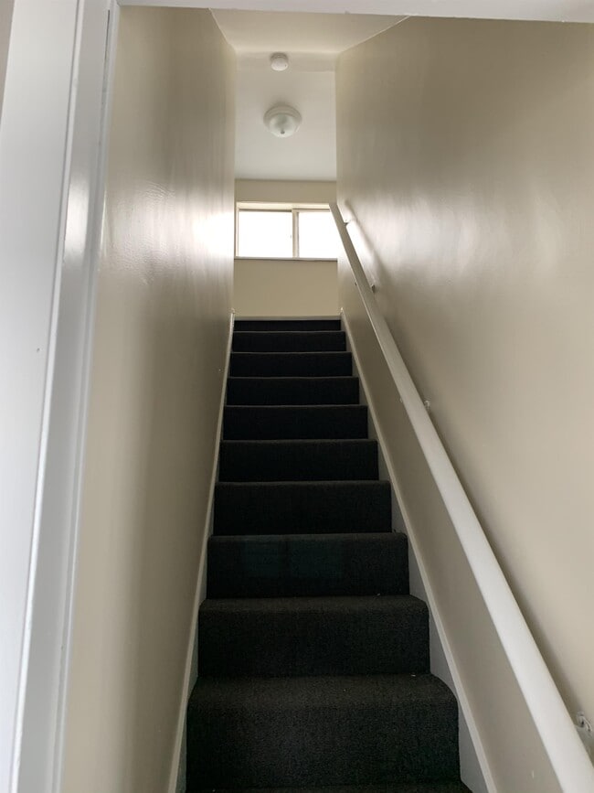 Building Photo - 555 New Alexandria Rd