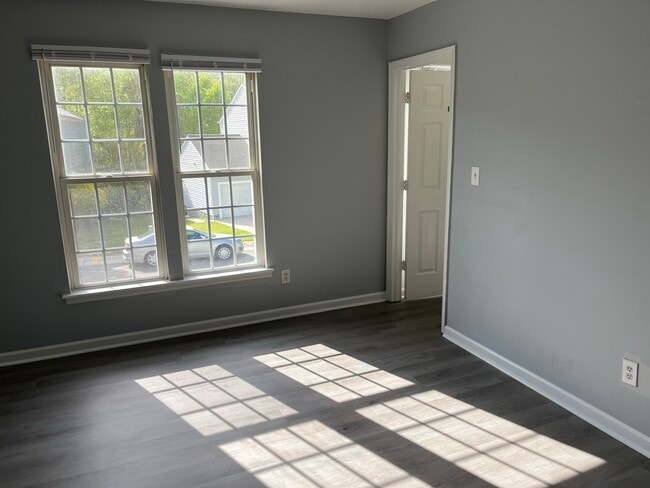Building Photo - 408 Gladstone Dr
