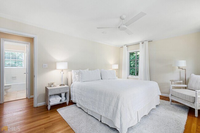 Building Photo - 521 Hollydale Ct NW