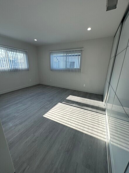 Building Photo - 1477 S Sherbourne Dr
