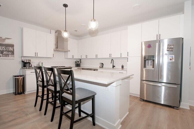 Building Photo - 3101 Govalle Ave