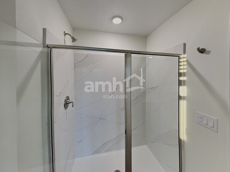 Building Photo - 5952 Sycamore Pl St