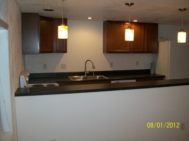 Building Photo - 805 S Osteopathy Ave