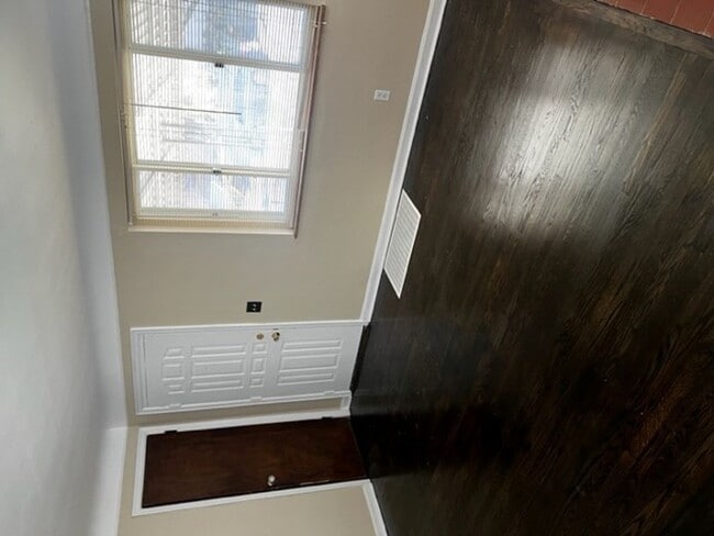 Building Photo - 3 bedroom house | Mayflower Ave |