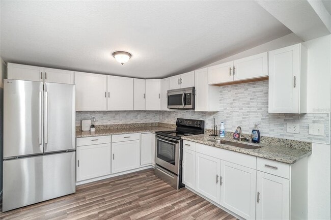 Building Photo - 211 Duxbury Ave