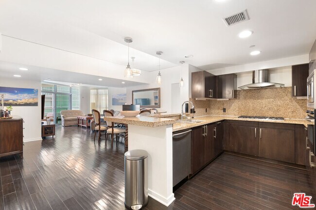 Building Photo - 13650 Marina Pointe Dr