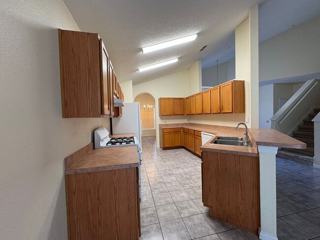 Building Photo - 2 Story Home. 3bed/3bath home/bonus room