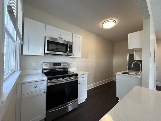 Building Photo - 808 13th St N