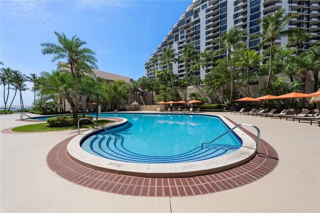 Building Photo - 540 Brickell Key Dr