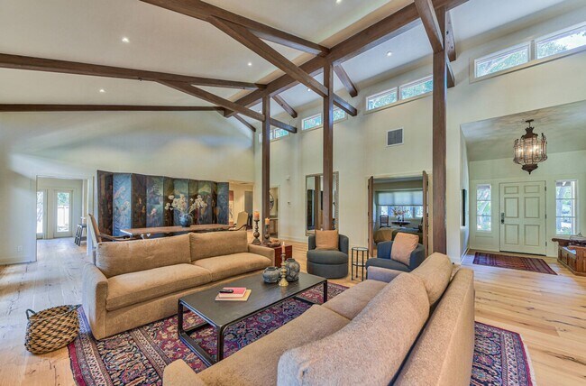 Building Photo - Luxury Living in Corral de Tierra!