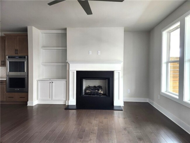 Building Photo - 1222 Waterfall Ct