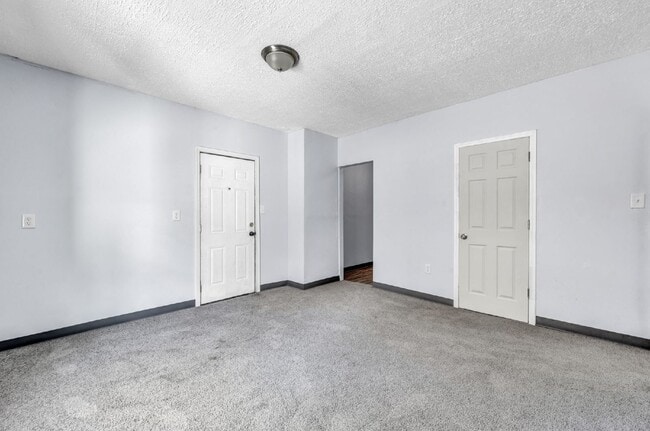 Building Photo - Spacious 5 Bedroom - Vouchers Accepted
