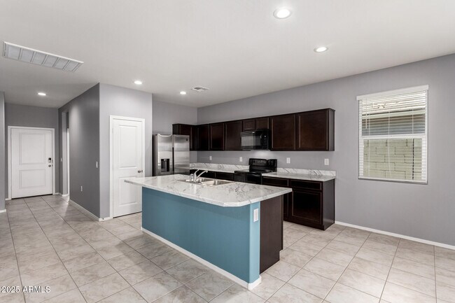 Building Photo - 1925 W Pima Ave