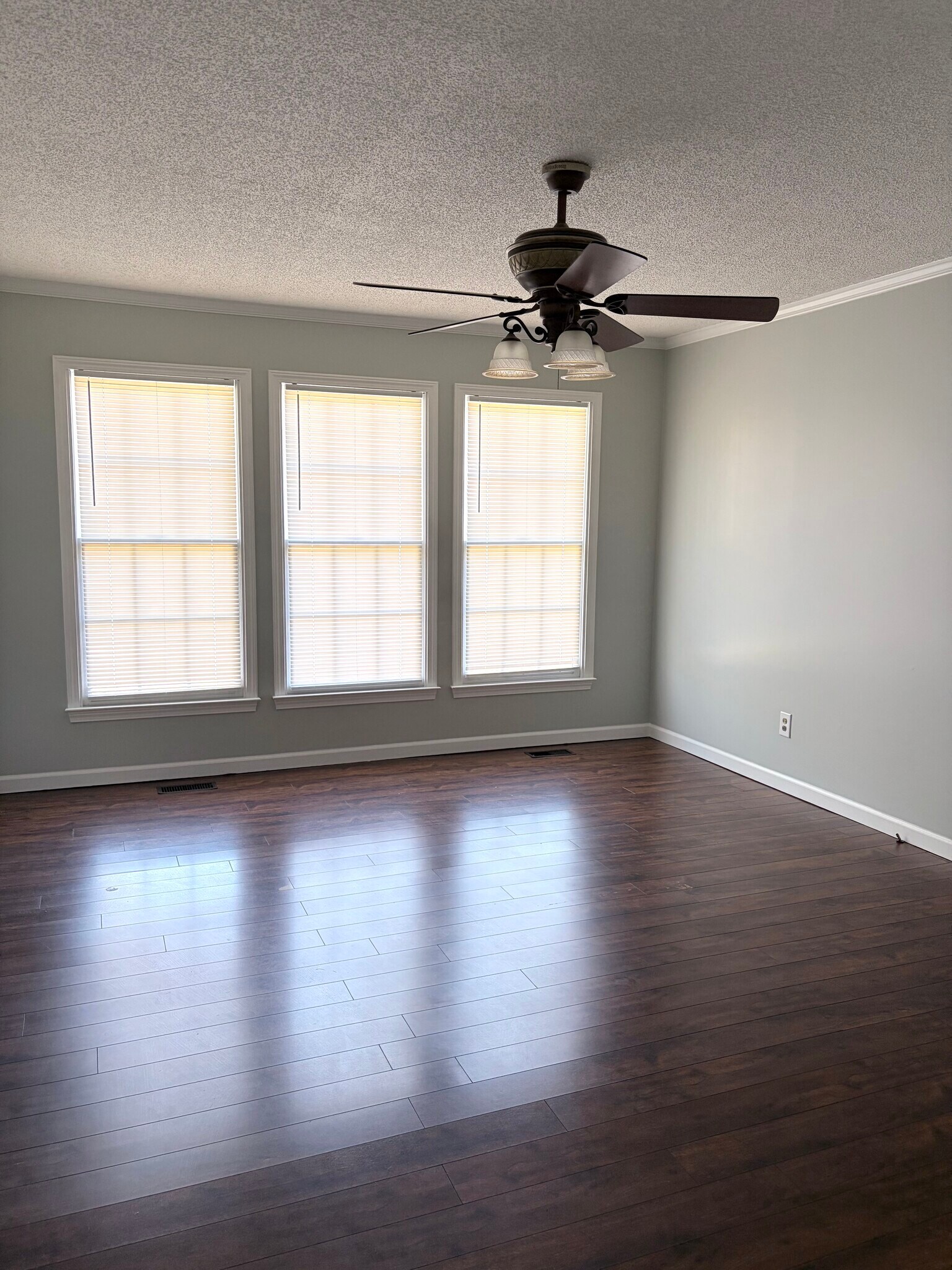 Building Photo - 25 Kingston Rd