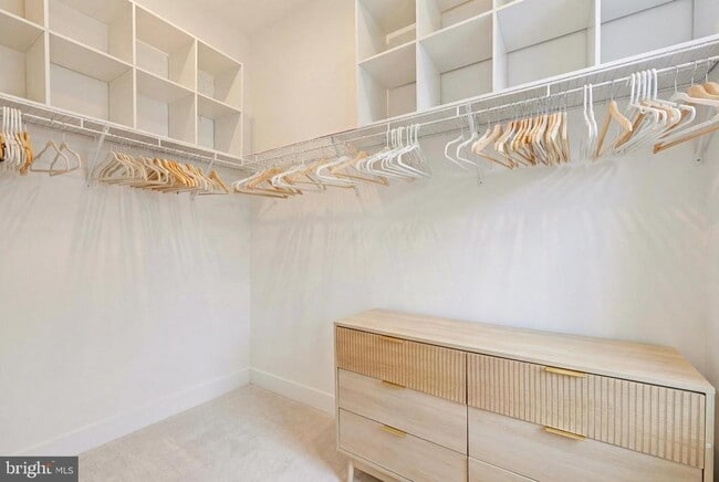 Building Photo - 22810 Tawny Pne Sq