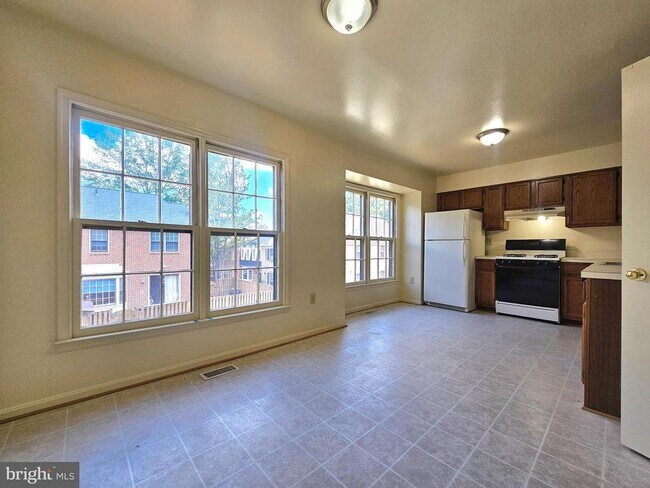 Building Photo - 4719 Gainsborough Dr