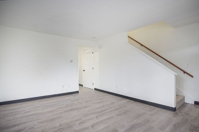 Building Photo - 878 St James Ave