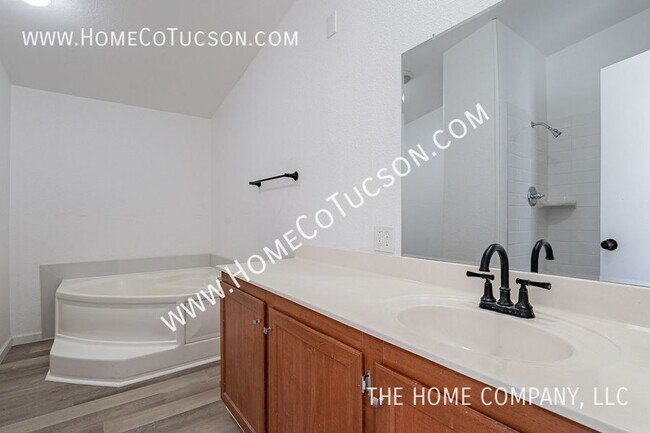 Building Photo - 2628 N Fontana Ave