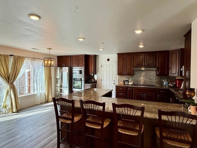 Building Photo - 726 Shawnee Ln