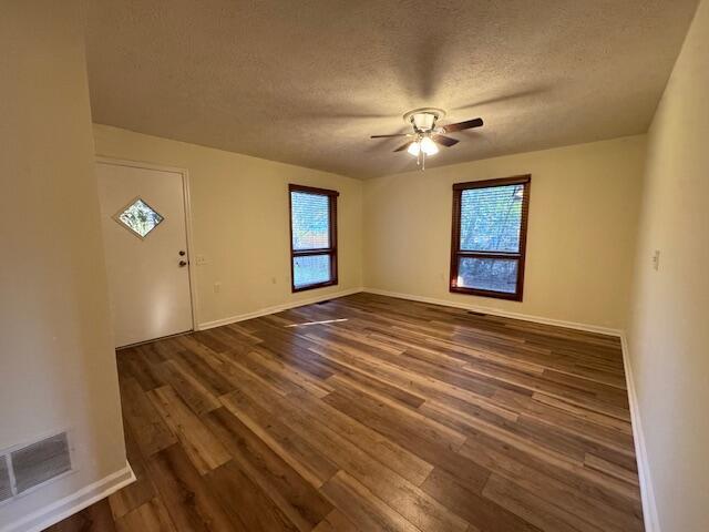 Building Photo - 1456 Nottingham Dr SE