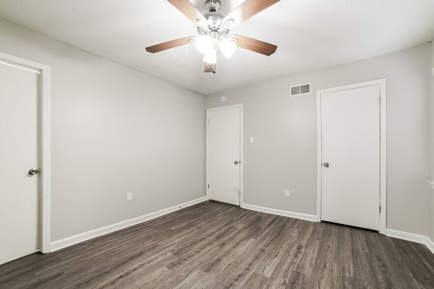 Building Photo - 4381 Crescent Park Dr