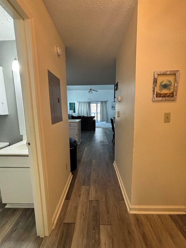 Building Photo - 3700 Golf Colony Ln