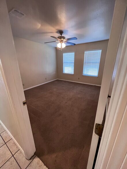 Building Photo - 2427 Wescott Ave