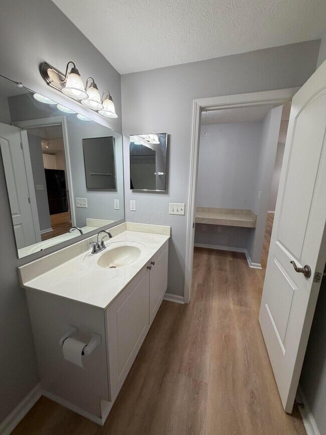 Building Photo - 7774 S Essex Gate Dr