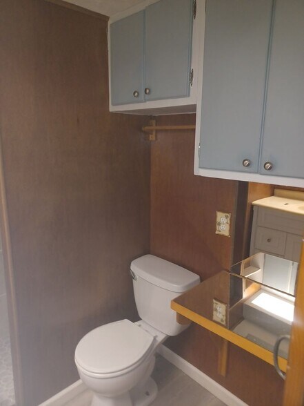 Building Photo - COMING EARLY JUNE: ISLAND LIVING IN BOKEELIA: 1 BD / 1.5 BR Front Screened Lanai