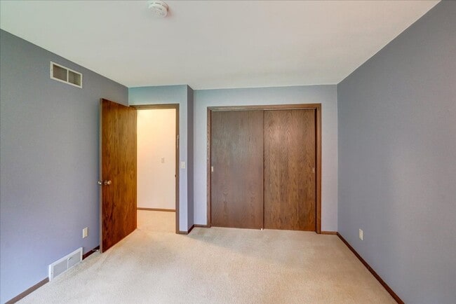 Building Photo - Parkwood Hills – Spacious 4 Bedroom, 3 Bat...
