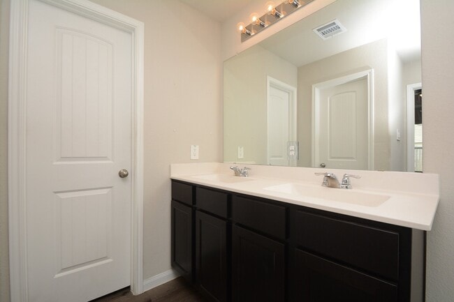 Building Photo - 5614 Brooklyn Rose Dr