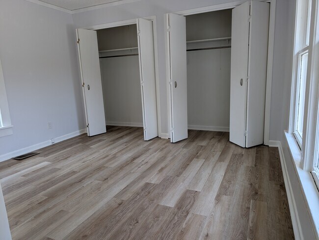 Building Photo - Old Government