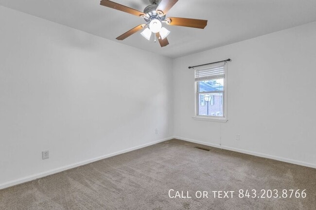 Building Photo - 302 Springview Ln
