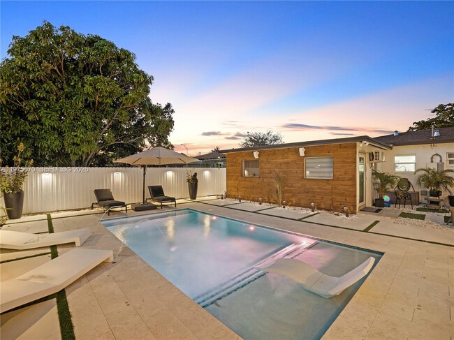 Building Photo - 920 NE 159th St