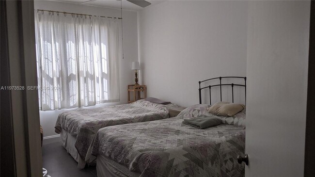 Building Photo - 15509 N Miami Lakeway