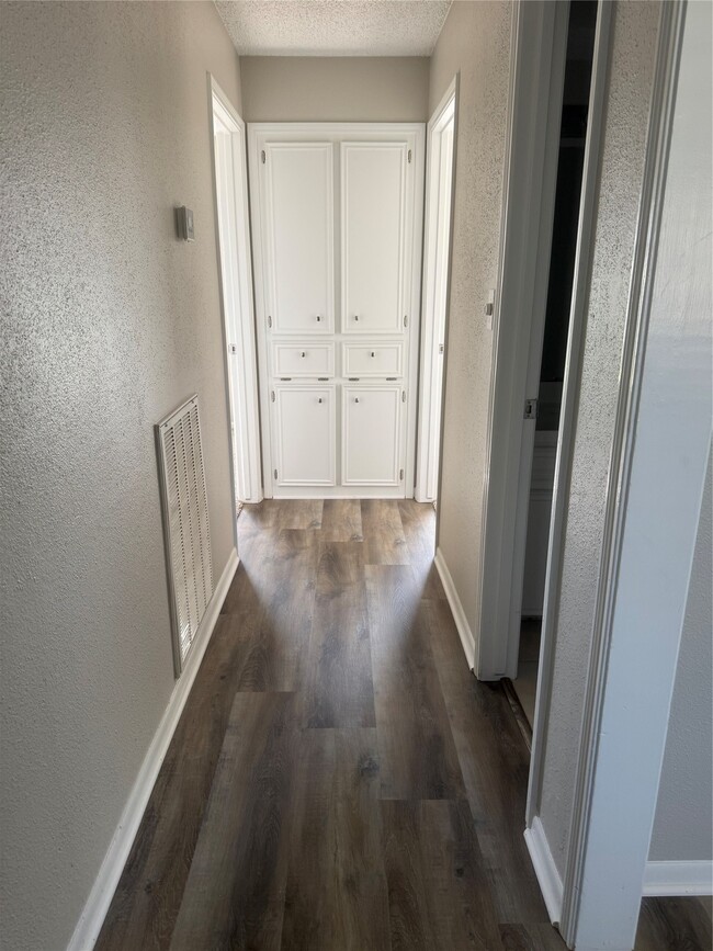 Building Photo - 6611 Rockfield Dr