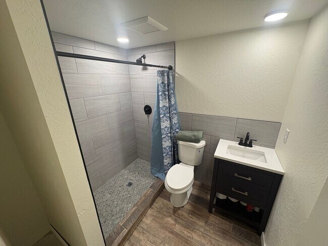 Building Photo - 4 bed 3 Bath Near Downtown CDA