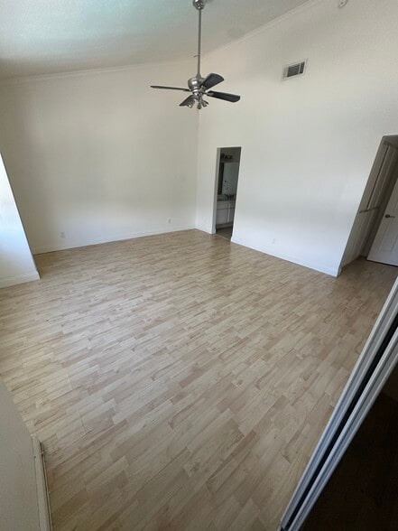 Primary Bedroom - 22865 Del Valle St