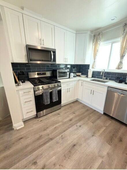 Building Photo - 12451 Caswell Ave